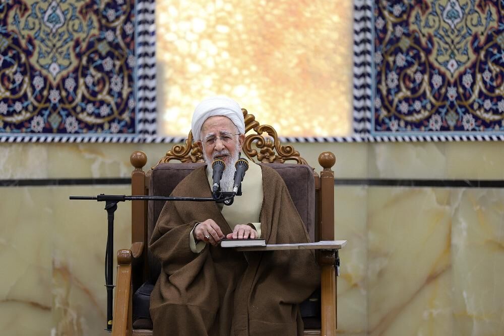 آیت الله جوادی: هر کس در برابر حق بایستد، محکوم به شکست است