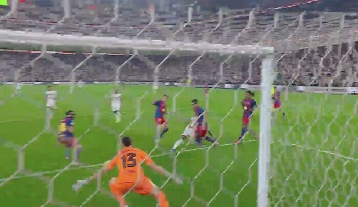 الکلاسیکوی جنونآمیز با طعم برزیلی؛ قهرمانی بارسلونا با عبور از رئال در جده