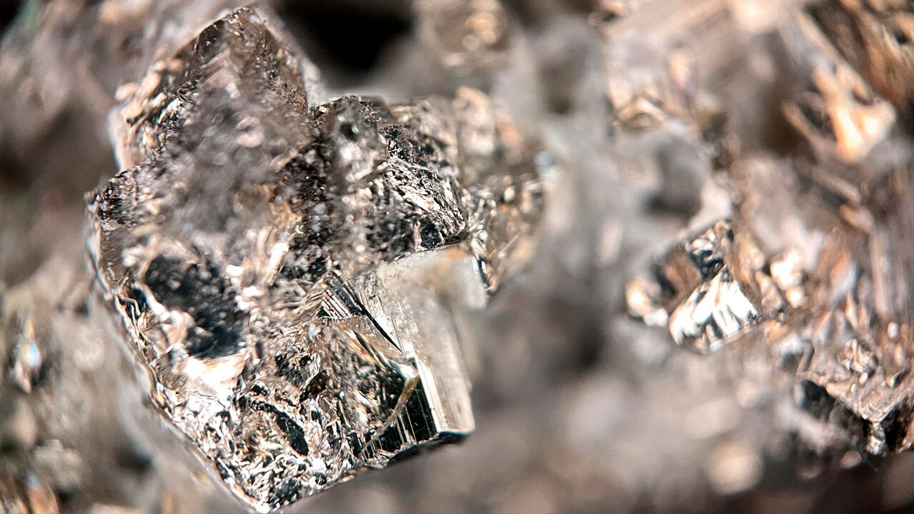 بهبود بازیافت فلزات گرانبها به کمک نانولایه‌های تیتانیومی