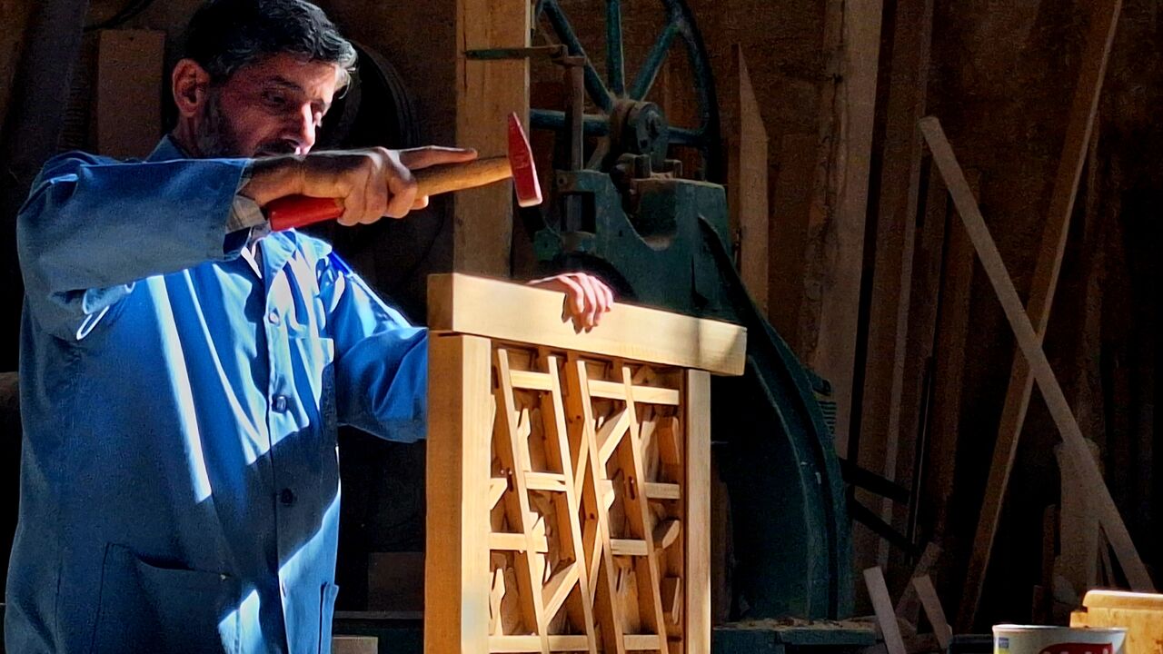 گرهچینی اصفهان؛ پیوند سنت، رنگ و آرامش گرهچینی اصفهان؛ پیوند سنت، رنگ و آرامش