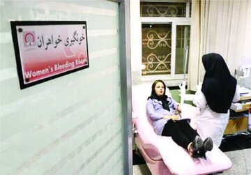 ۱۳۵۷ بانوی اصفهانی در جنگ تحمیلی اخیر خون اهدا کردند