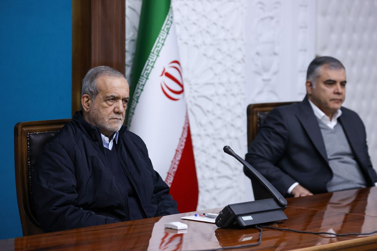 امضای قرارداد سرمایه‌گذاری ۲ میلیارد دلاری شرکت ملی نفت در حضور پزشکیان/افزایش ظرفیت تولید نفت کشور به میزان ۳۱۵ هزار بشکه در روز