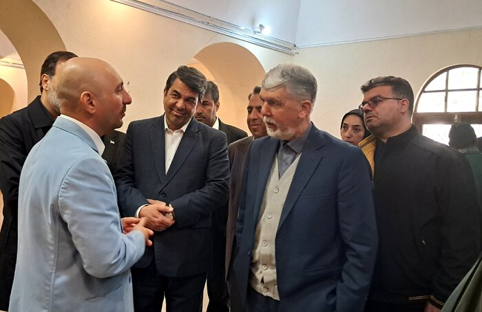 وزیر فرهنگ و ارشاد اسلامی از موزه هنرهای معاصر صنعتی کرمان بازدید کرد