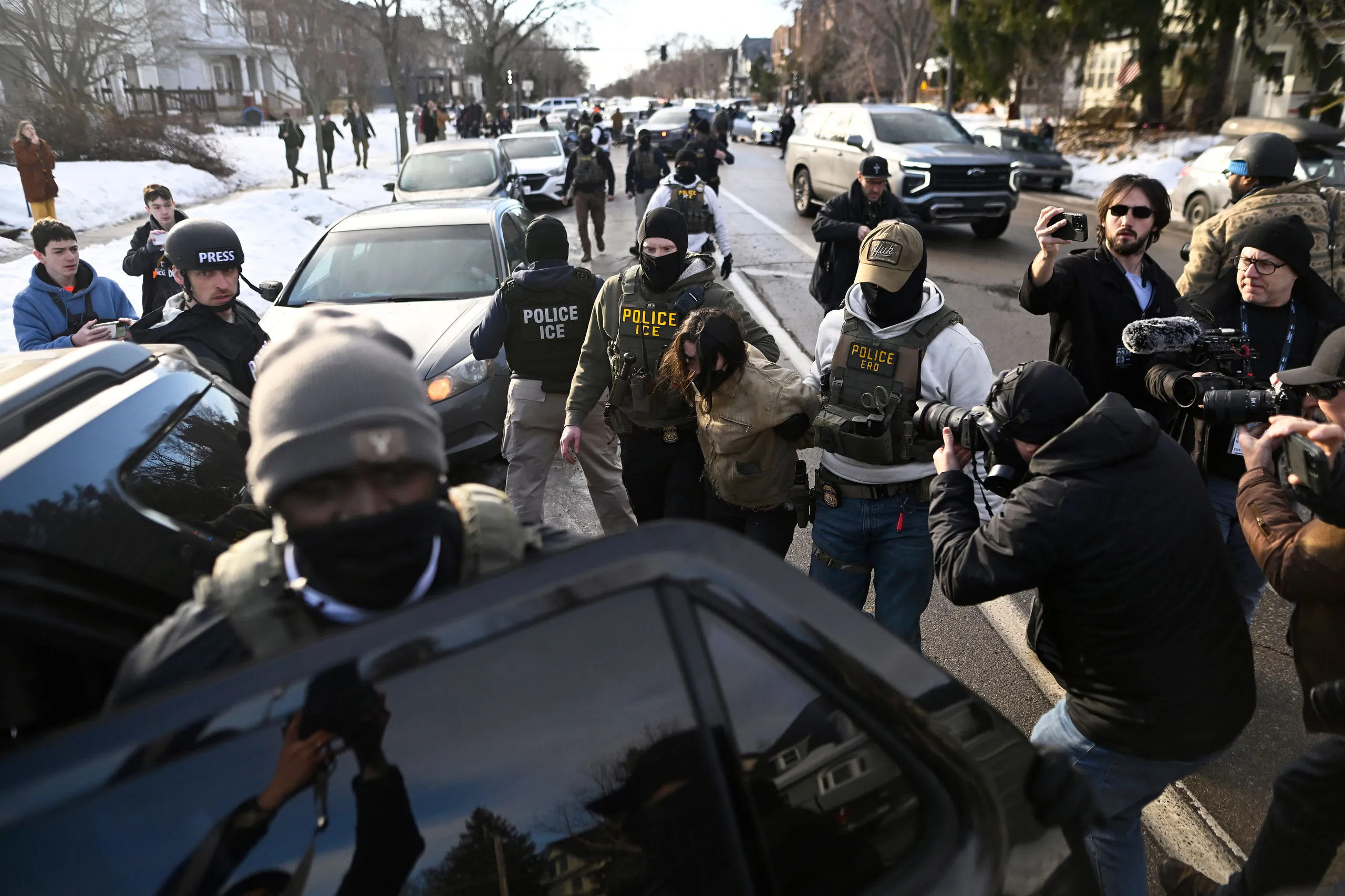کاهش محبوبیت ترامپ به دلیل سرکوب مهاجران