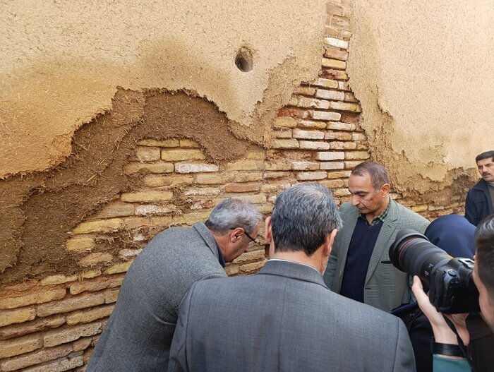 مدیریت بحران اصفهان جهت اقدامات فوری برای حفظ مسجد جامع وارد عمل شد