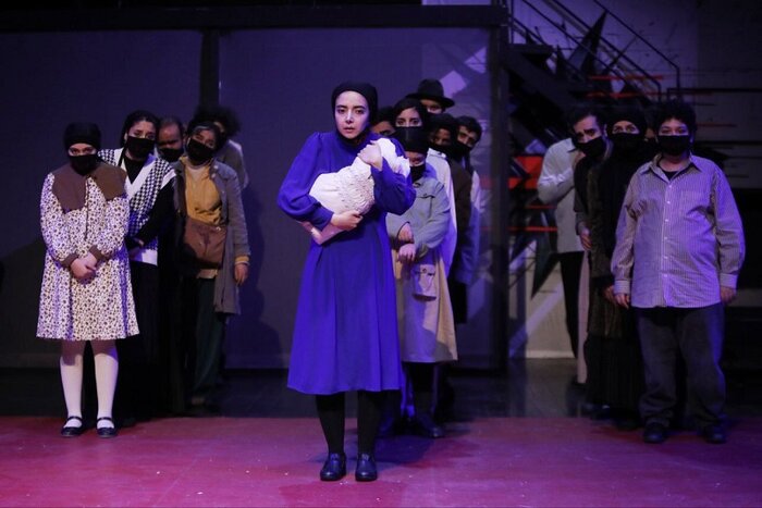 پربازیگرترین اثر جشنواره ۴۴ تئاتر فجر روی صحنه رفت/ «عشق نجاتدهنده» در روز اول