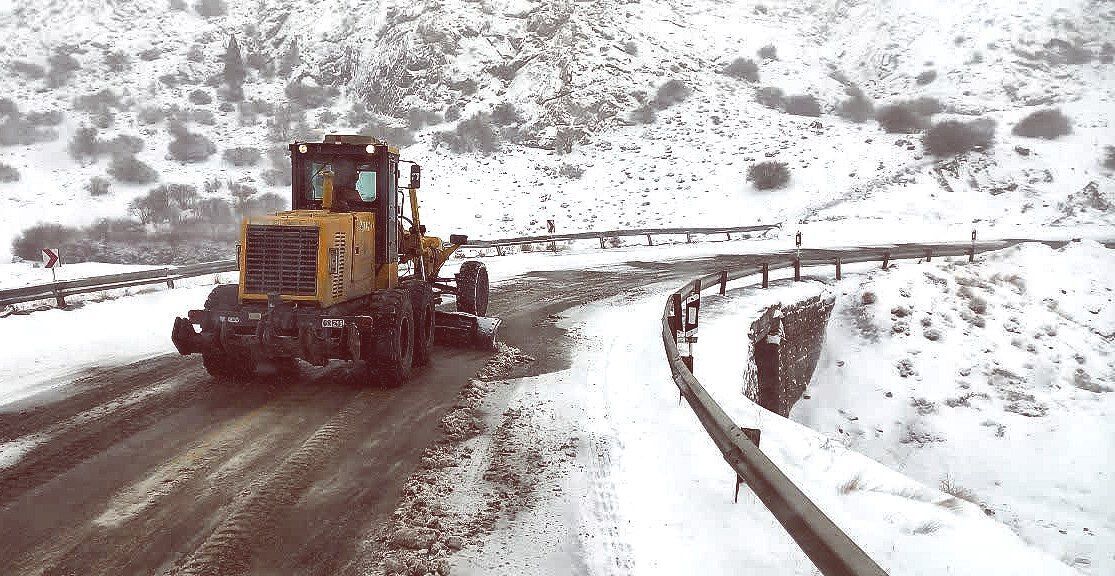 برفروبی ۲۵۰۰ کیلومتر از جادهها در دومین شبانهروز برفی سمنان