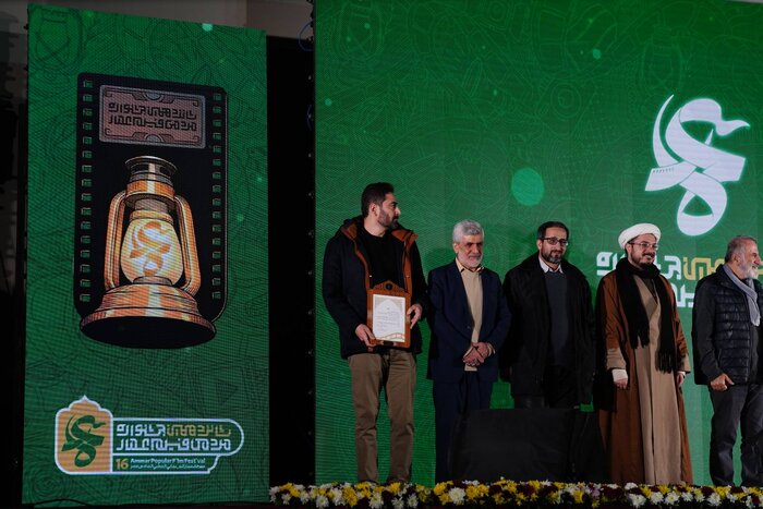 تقدیر از علیرضا دبیر در جشنواره عمار/ خود را پهلون نمیدانم