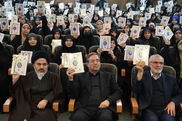 ۱۰ هزار جلد قرآن کریم در ارومیه رونمایی شد