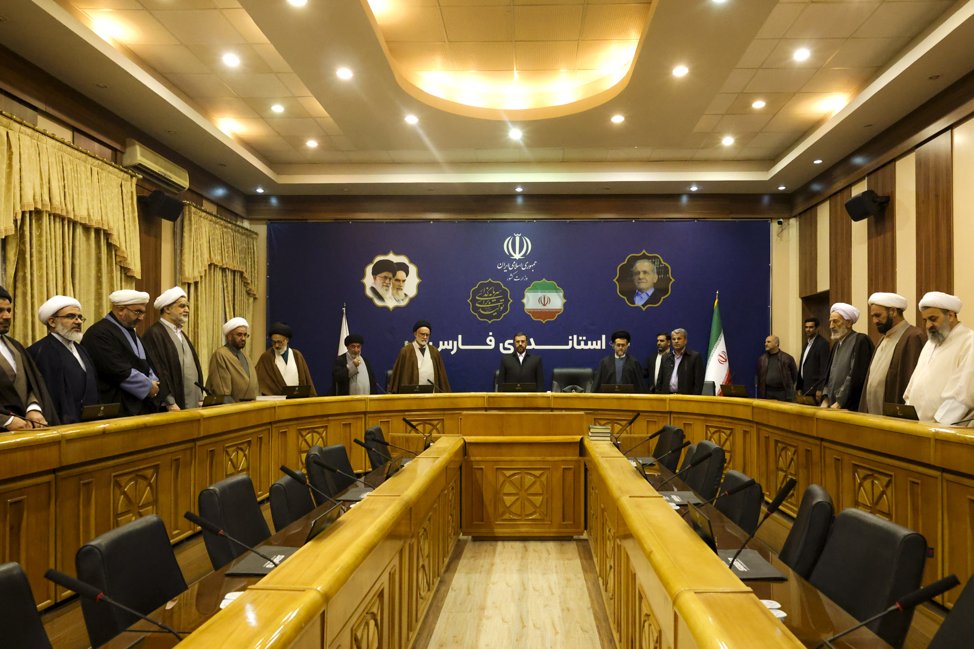 استاندار فارس: اصلاح ساختارهای اقتصادی ضرورتی اجتنابناپذیر برای صیانت از حقوق مردم است