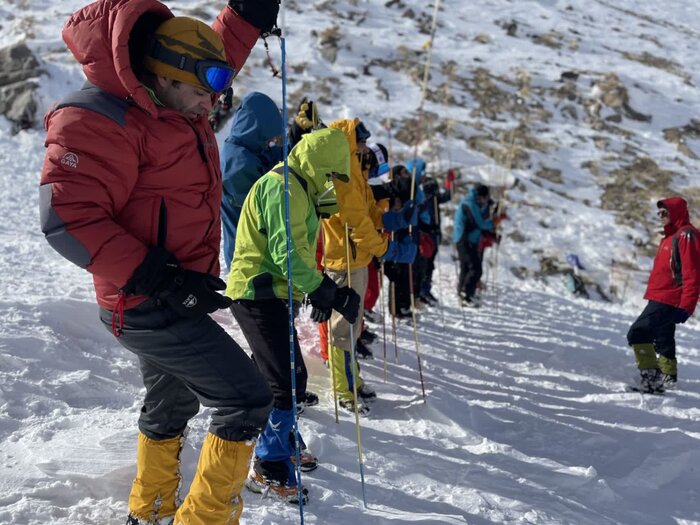 آغاز جستجو آخرین کوهنورد مفقودی همدان/ پرواز «کوادکوپتر» به ارتفاعات کلاغ لانه