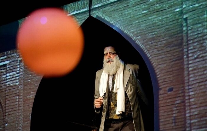 «گشتاسب» مهمان تئاتر فجر شد/ هشدار نسبت به فراموشی اصفهان