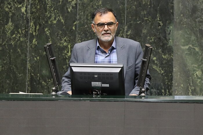 نماینده مجلس: فاصله حقوقها با نظر مجلس از ۷.۷ به ۶.۱ درصد کاهش یافت