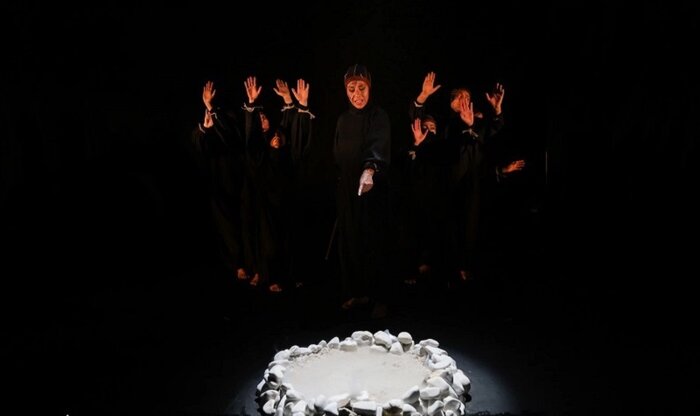 نگاهی به نمایش «نقل سرخ»/نقلِ بینقال...