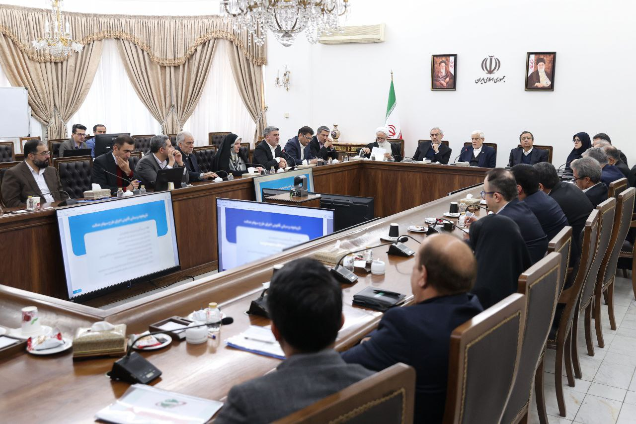 تاکید عارف بر حفظ سرمایه و قدرت خرید مردم/ آرامش در بازار پول و سرمایه برقرار است