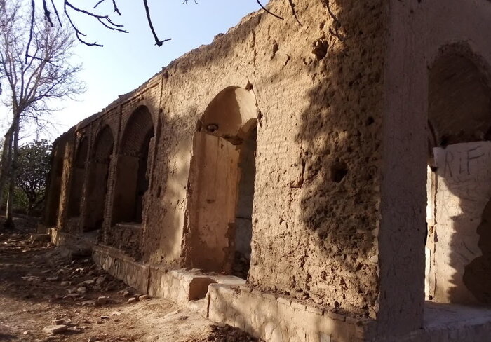 غروب یک عمارت تاریخی در کوهبنان کرمان؛ لودرها به جان خانه وکیلی افتادند