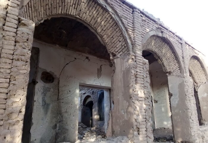 غروب یک عمارت تاریخی در کوهبنان کرمان؛ لودرها به جان خانه وکیلی افتادند