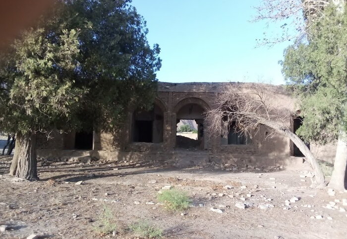 غروب یک عمارت تاریخی در کوهبنان کرمان؛ لودرها به جان خانه وکیلی افتادند