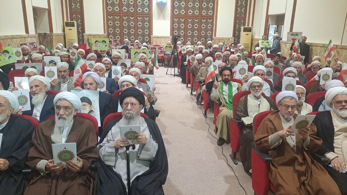 همبستگی مردم ایران سد محکمی در برابر توطئهها و فتنهها است