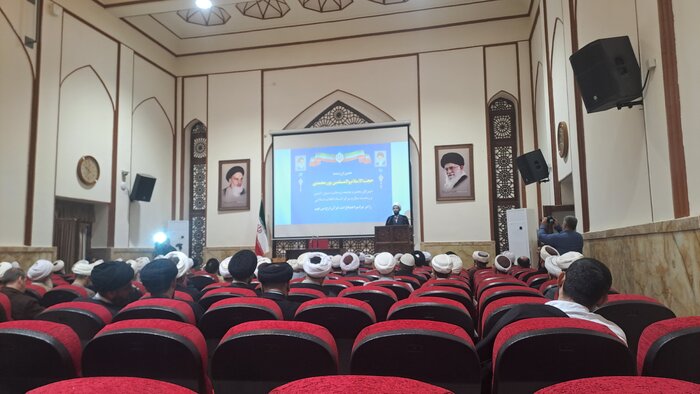 همبستگی مردم ایران سد محکمی در برابر توطئهها و فتنهها است