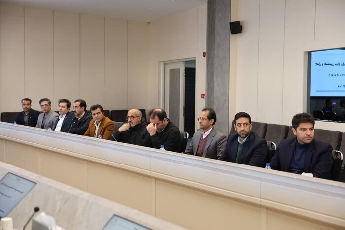 استاندار خراسان جنوبی تاکید کرد: امکانات ورزشی ادارات در اختیار جوانان قرار گیرد