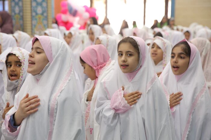 جشن تکلیف ۹۱۶ دانش‌آموز دختر در بندر امام خمینی(ره) برگزار شد