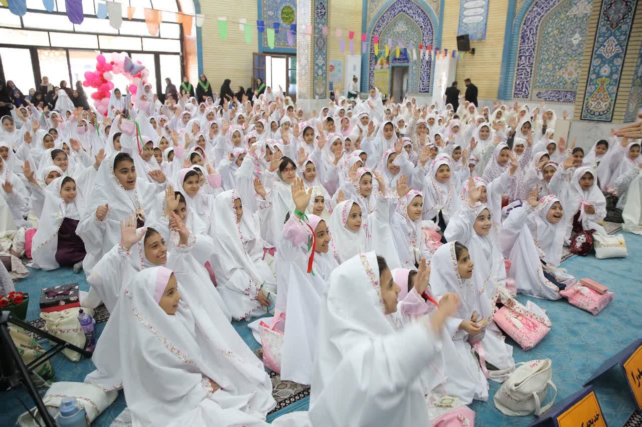جشن تکلیف ۹۱۶ دانش‌آموز دختر در بندر امام خمینی(ره) برگزار شد