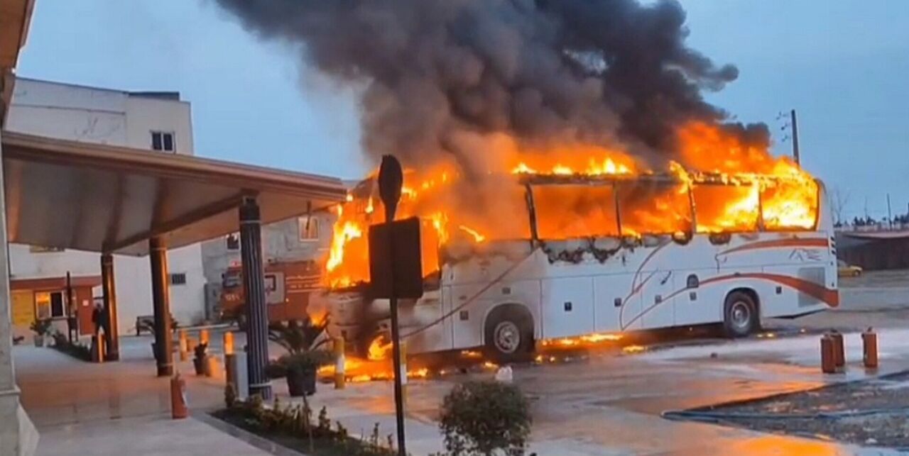 قطع ارتباطات مخابراتی، عامل گسترش آتش‌سوزی اتوبوس در پایانه رامسر