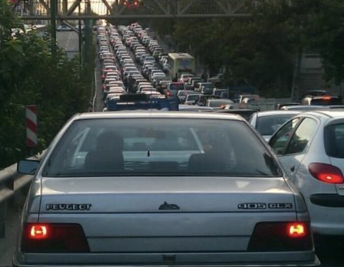 حرکت بین خطوط؛ جلوه‌ای از نظم شهری و فرهنگ ترافیکی