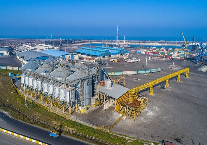 محموله پنج هزار تنی گندم از قزاقستان به بندر امیرآباد مازندران رسید