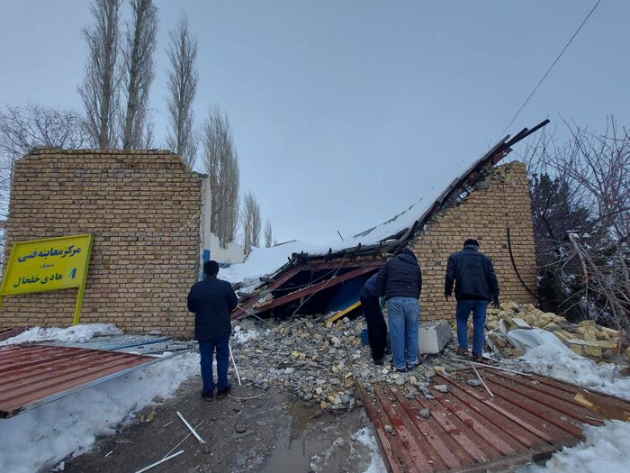 اخبار کوتاه ، ۹ بهمن/ واژگونی مینی‌بوس در اردبیل ۱۲ مصدوم برجا گذاشت