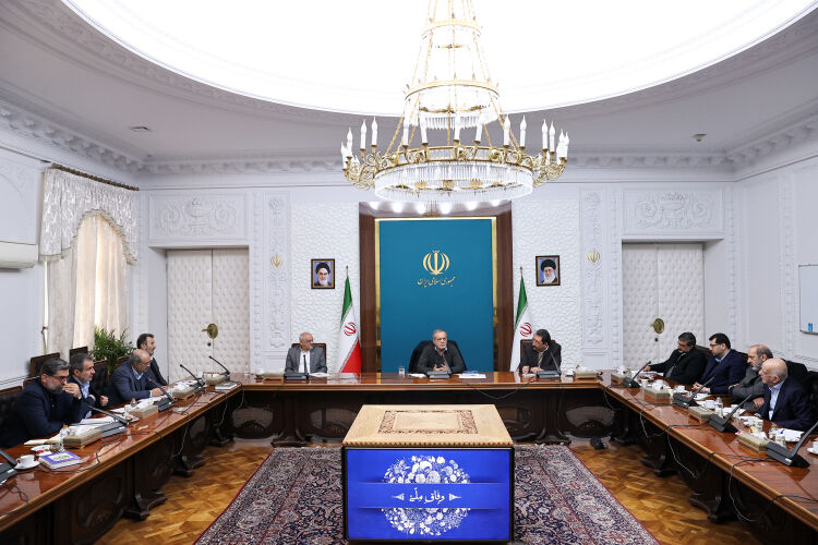 پزشکیان: رویکرد دولت سهیم کردن صنعتگران و تولیدکنندگان در تصمیمگیریها است