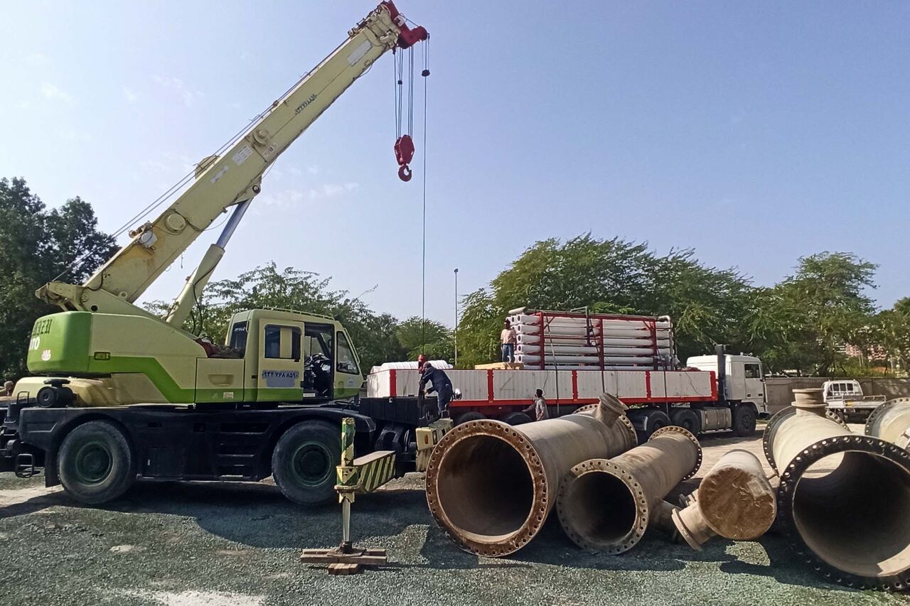 نصب تجهیزات پنج هزار متر مکعبی آب‌شیرین‌کن در کیش آغاز شد