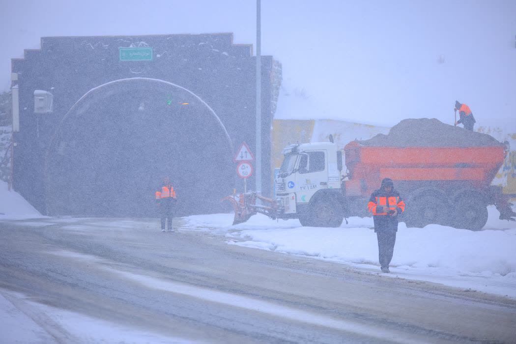 اخبار کوتاه : تمام محورهای مواصلاتی البرز باز اما لغزنده است