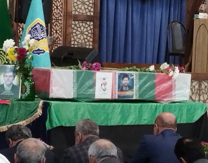 پیکر مطهر شهید مدافع امنیت بر دوش نمازگزاران در شیراز تشییع شد
