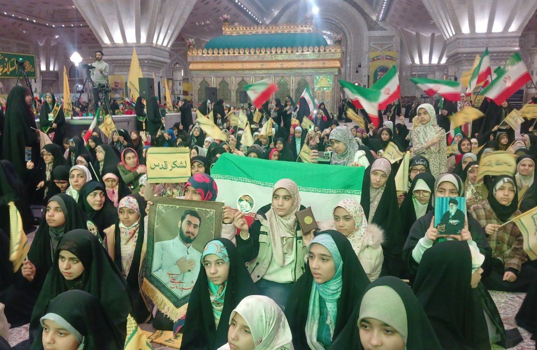 «گردهمایی ۱۵ هزار نفری نوجوانان آرمانی لشکر قدس» در مرقد امام (ره) برگزار شد