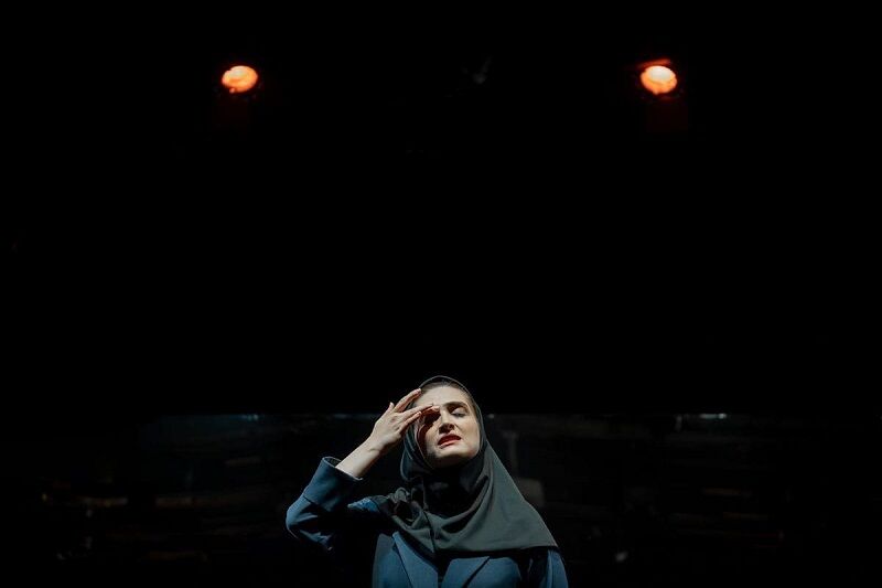 «خندیدن زیر مشت و لگد» به الهه حسین‌نژاد تقدیم شد/ اجرای «جهنمیان» و فروش دوغ و گوش‌فیل