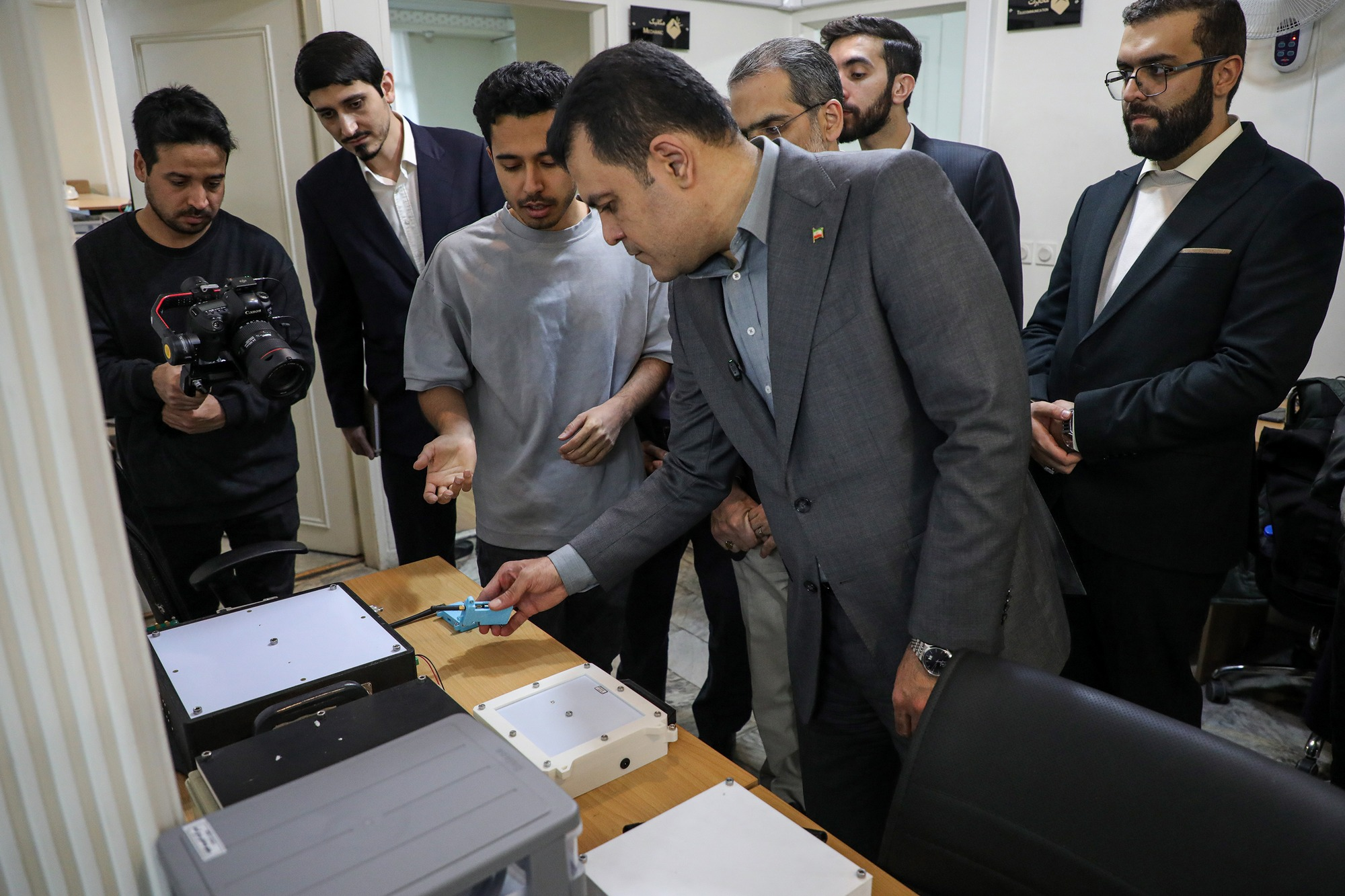 افشین: معاونت علمی از تولید بار اول سه ماهواره ملی حمایت می کند