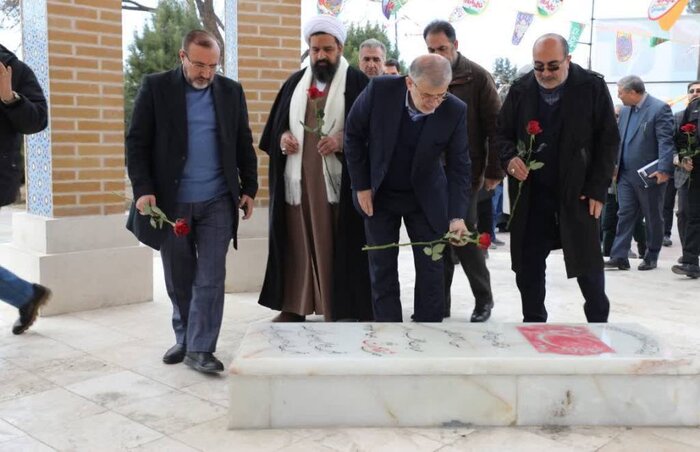 تقویت زیرساخت های شهرستان نوپای چهارباغ / افتتاح۱۵۵ پروژه عمرانی