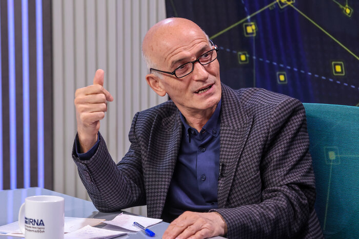 فراستخواه: با تداوم روشهای گذشته، به سمت بدتر شدن اوضاع میرویم