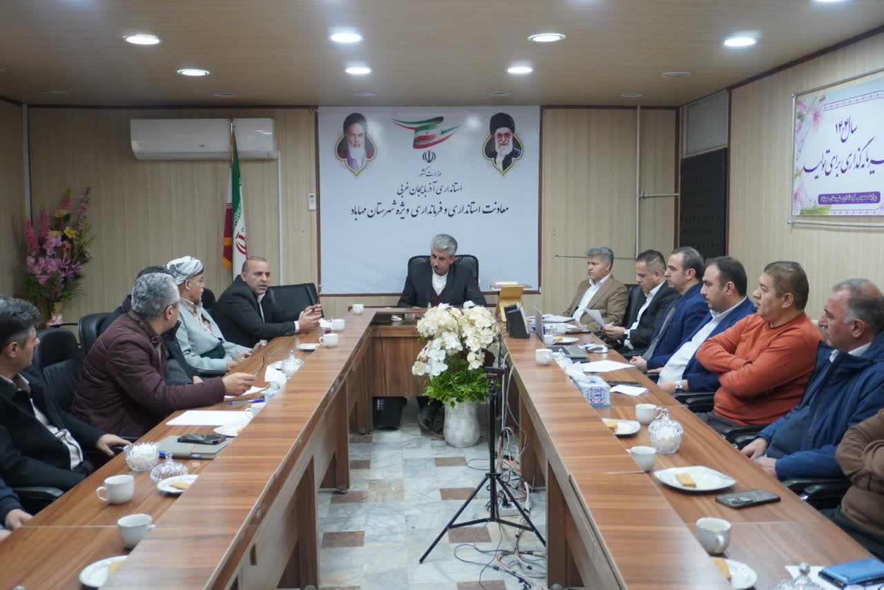 دعوت فرماندار مهاباد از بازاریان برای بهره‌گیری از رویه جدید کولبری