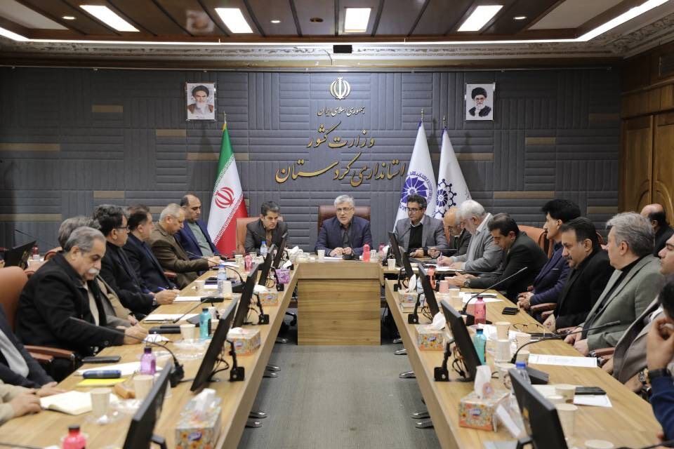 تاکید معاون استاندار کردستان بر پایان بروکراسی‌های فرساینده؛صدور مجوزها ۱۵ روزه انجام شود