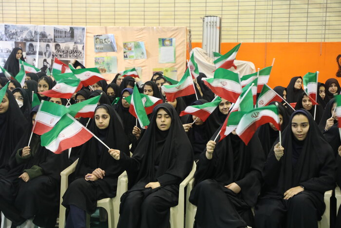 معاون استاندار قم: دهه فجر از مهمترین نمادهای استقلال و عزت ملت ایران است