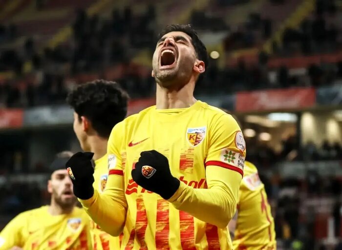 نه استقلال و نه پرسپولیس؛ کریمی به نویدکیا رسید