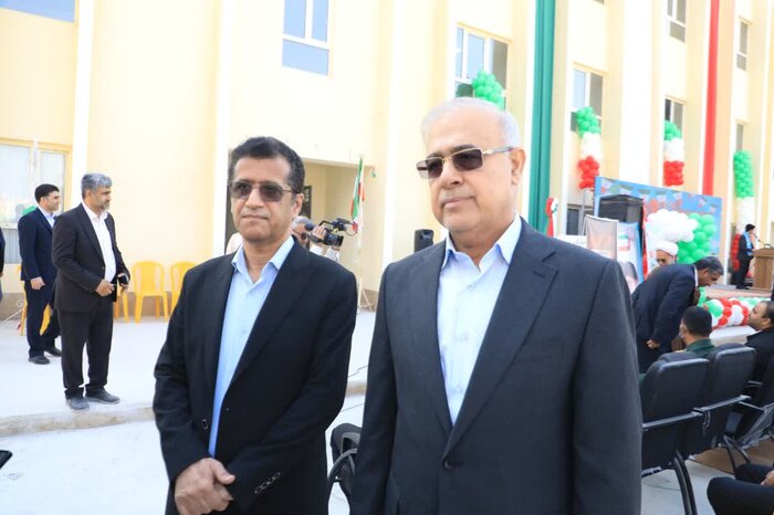 آغاز دهه مبارک فجر و نواخته شدن زنگ انقلاب در مدارس هرمزگان