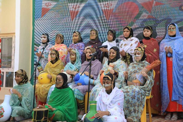 آغاز دهه مبارک فجر و نواخته شدن زنگ انقلاب در مدارس هرمزگان