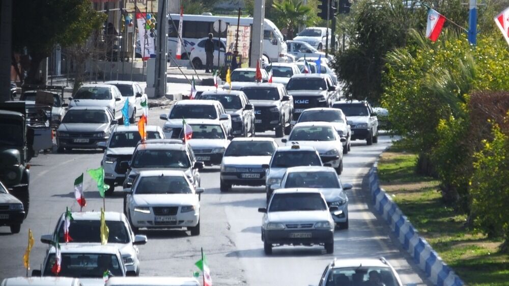 رژه موتوری و خودرویی در گچساران؛ نمادی از وفاداری مردم به آرمان‌های انقلاب+فیلم