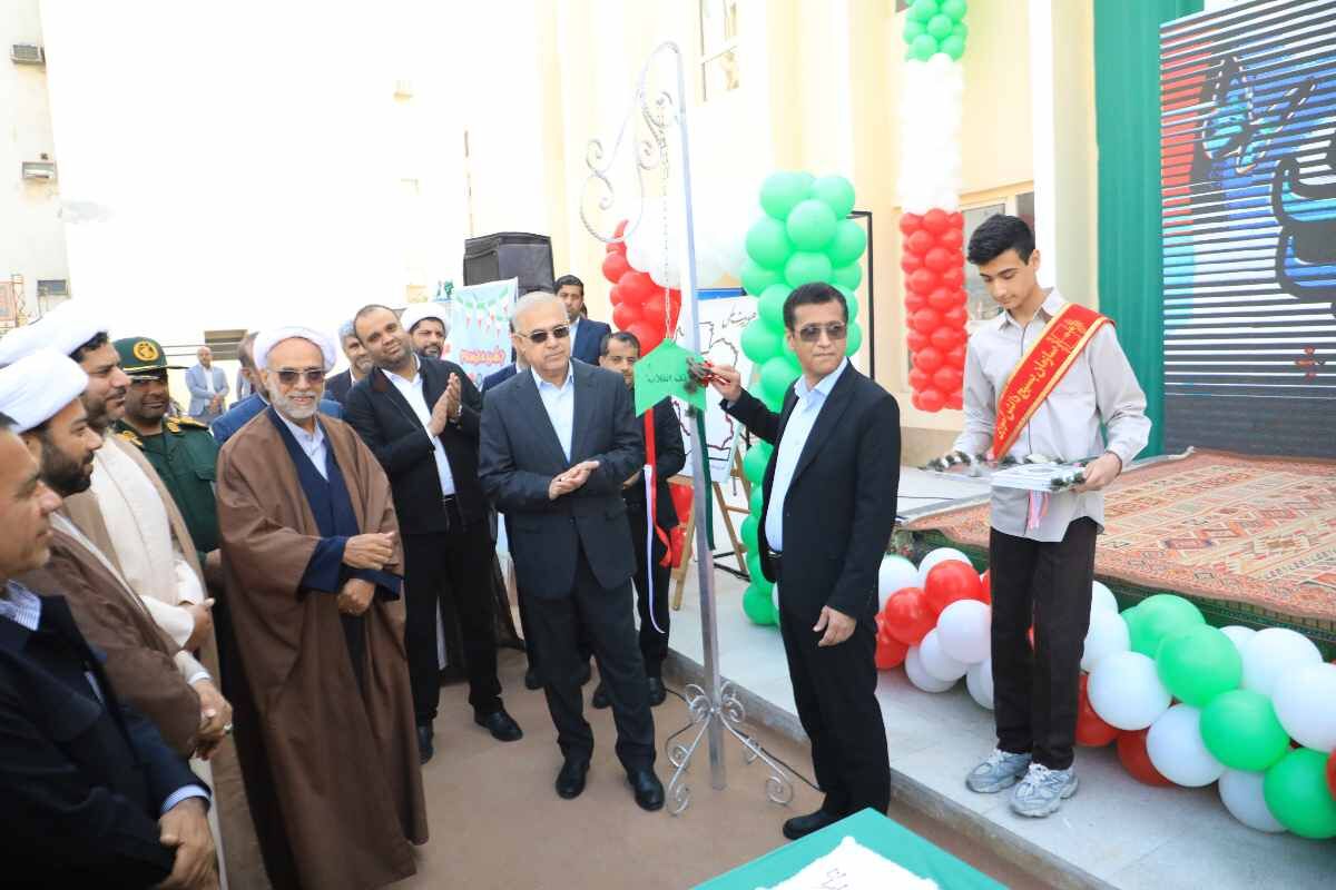 آغاز دهه مبارک فجر و نواخته شدن زنگ انقلاب در مدارس هرمزگان
