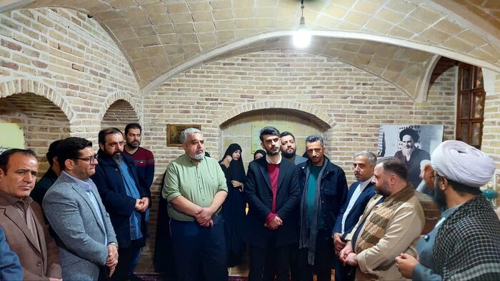 سانسور دستاوردهای انقلاب، نسل جدید را دچار بحران هویت می‌کند