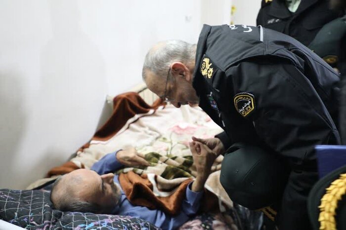 معاون فراجا: خانواده شهدا اسوه های صبر و استقامت هستند